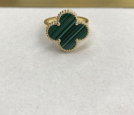 خاتم van cleef / لون اخضر 💚 